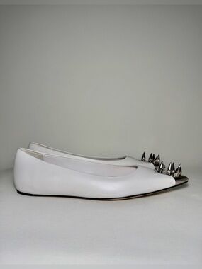 ALEXANDER MCQUEEN
Punk stud soft white ballerina